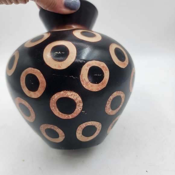 Signed Chulucanas Valeriana Peru Black Pottery Vase Circles Design - Picture 3 of 7